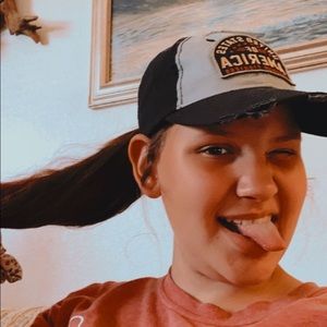 Meet your Posher, Amelia